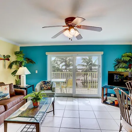 South Beach Condo Hotel By Travel Resort Services, Inc. St. Pete Beach Exterior photo
